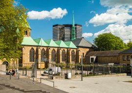 Lais Puzzle - Dom in Essen, Deutschland, und moderner Büroturm, Stadtsilhouette - 1.000 Teile