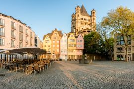 Lais Puzzle - Traditionelle bunte Häuser in Köln, Deutschland - 2.000 Teile