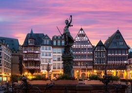 Lais Puzzle - Frankfurt Altstadtplatz am Römerberg mit Justitia-Statue - 1.000 Teile