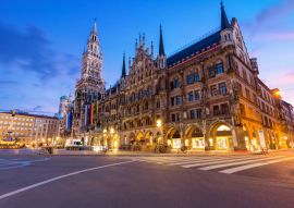 Lais Puzzle - Nachtpanorama des Marienplatzes und des Münchner Rathauses in München - 500, 1.000 & 2.000 Teile