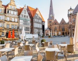 Lais Puzzle - Blick auf den Marktplatz mit Caféterrasse und Liebfrauenkirche im Morgenlicht in der Stadt Bremen, Deutschland - 40, 100, 200, 500, 1.000 & 2.000 Teile