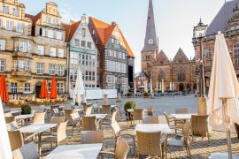 Lais Puzzle - Blick auf den Marktplatz mit Caféterrasse und Liebfrauenkirche im Morgenlicht in der Stadt Bremen, Deutschland - 2.000 Teile