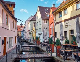 Lais Puzzle - Alte Straße mit Wasserkanal und Restaurant in Memmingen - 40, 100, 200, 500, 1.000 & 2.000 Teile