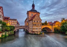 Lais Puzzle - Das historische Alte Rathaus von Bamberg in Bayern, Deutschland in der Morgendämmerung - 1.000 Teile