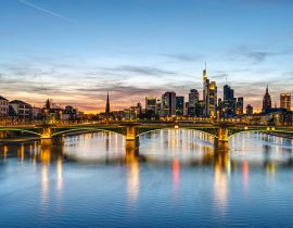 Lais Puzzle - Die Skyline von Frankfurt in Deutschland nach Sonnenuntergang - 40, 100, 200, 500, 1.000 & 2.000 Teile