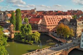 Lais Puzzle - Schöne Luftaufnahme der mittelalterlichen Stadtsilhouette von Nürnberg im Sommer, Deutschland - 2.000 Teile