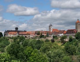 Lais Puzzle - Blick auf das Dorf Waldenburg mit Schloss und mittelalterlichen Türmen - 40, 100, 200, 500, 1.000 & 2.000 Teile