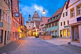Lais Puzzle - Rothenburg ob der Tauber. Deutsche Straßenarchitektur der mittelalterlichen deutschen Stadt Rothenburg ob der Tauber Abendansicht - 2.000 Teile