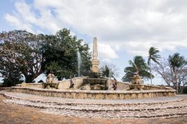 Lais Puzzle - Altes Dorf Altos de Chavon - rekonstruierte Kolonialstadt in der Dominikanischen Republik. Casa de Campo, La Romana, Dominikanische Republik. Beruf und Reisen, tropischer Urlaubsort am Meer - 2.000 Teile