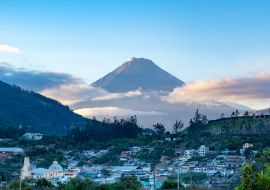 Lais Puzzle - Stadt und Vulkan bei Sonnenaufgang in den Anden von Ecuador - 1.000 Teile