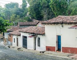 Lais Puzzle - Gepflasterte Straße in Suchitoto, El Salvador - 40, 100, 200, 500, 1.000 & 2.000 Teile