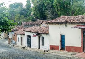 Lais Puzzle - Gepflasterte Straße in Suchitoto, El Salvador - 1.000 Teile