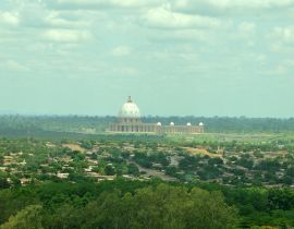 Lais Puzzle - Basilika Unserer Lieben Frau des Friedens in Yamoussoukro, Elfenbeinküste - 40, 100, 200, 500, 1.000 & 2.000 Teile