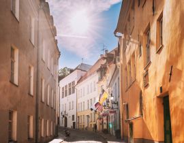 Lais Puzzle - Tallinn, Estland. Leere Puhavaimu Straße in der Altstadt bei Sonnenuntergang - 40, 100, 200, 500, 1.000 & 2.000 Teile