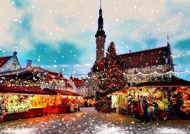 Lais Puzzle - Weihnachten Tallinn Old Town Hall Square Winter Nacht Marktplatz und Baum Lichtdekoration, Urlaub Feier in Europa verschwommen Nacht Licht, Schneeflocken fallen, reisen Estland - 1.000 Teile
