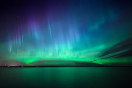 Lais Puzzle - Nordlichter über einem See in Finnland - 2.000 Teile