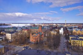 Lais Puzzle - Blick über die Stadt Vaasa, Finnland, im späten Frühjahr, wenn das Meer noch zugefroren ist - 2.000 Teile