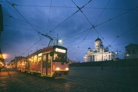 Lais Puzzle - Straßenbahn auf dem Senatsplatz von Helsinki bei Sonnenuntergang mit dem Dom von Helsinki im Hintergrund in Finnland - 2.000 Teile