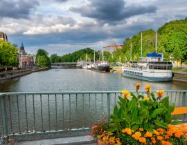 Lais Puzzle - Stadtbild mit Theaterbrücke über den Fluss Aura in Turku. Finnland - 40, 100, 200, 500, 1.000 & 2.000 Teile