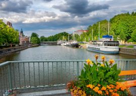 Lais Puzzle - Stadtbild mit Theaterbrücke über den Fluss Aura in Turku. Finnland - 1.000 Teile