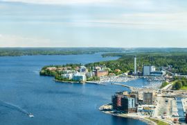 Lais Puzzle - Schöne Aussicht von oben auf die Stadt Tampere an einem Sommertag, Finnland - 2.000 Teile