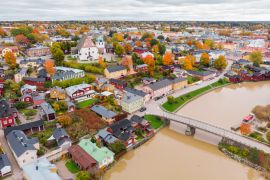 Lais Puzzle - Altstadt von Porvoo, Finnland. Schöne Stadtlandschaft mit idyllischem Fluss Porvoonjoki - 2.000 Teile