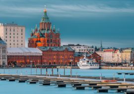 Lais Puzzle - Helsinki, Finnland. Kanavaranta Straße mit Uspenski Kathedrale im Winter Morgen - 1.000 Teile