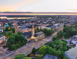 Lais Puzzle - Luftaufnahme des Finnischen Nationalmuseums, Helsinki im Sommer bei Nacht - 40, 100, 200, 500, 1.000 & 2.000 Teile