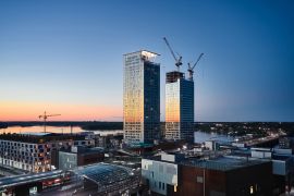 Lais Puzzle - Luftaufnahme der ersten Wolkenkratzer in Finnland im Stadtteil Kalasatama. Höchste Gebäude in Finnland - 2.000 Teile