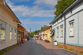 Lais Puzzle - Straße in der Altstadt von Rauma. Rauma ist einer der ältesten Häfen Finnlands und UNESCO-Weltkulturerbe - 2.000 Teile