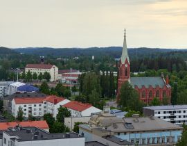 Lais Puzzle - Panorama der Stadt Mikkeli in Finnland vor dem Regen im Sommer: Dächer von Häusern, Horizont, Wald, lutherische Kirche - 40, 100, 200, 500, 1.000 & 2.000 Teile