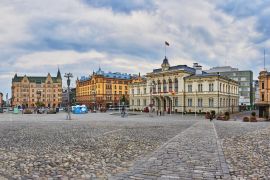 Lais Puzzle - Das historische Zentrum von Tampere und das Rathaus im Sommer - 2.000 Teile