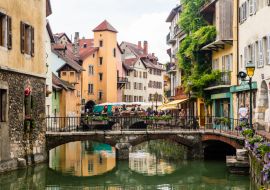 Lais Puzzle - Straßen, Kanal und Fluss Thiou in Annecy, Frankreich - 1.000 Teile
