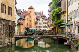 Lais Puzzle - Straßen, Kanal und Fluss Thiou in Annecy, Frankreich - 2.000 Teile