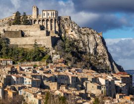 Lais Puzzle - Die Dächer von Sisteron mit seiner Zitadelle und seinen Befestigungsanlagen (Panorama). Alpes de Haute Provence, Südliche Alpen, Frankreich - 40, 100, 200, 500, 1.000 & 2.000 Teile