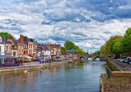 Lais Puzzle - Belu Quay mit traditionellen Häusern und Somme-Fluss in Amiens - 1.000 Teile