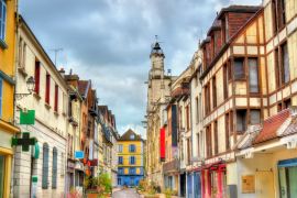 Lais Puzzle - Traditionelle Häuser in Troyes, Frankreich - 2.000 Teile