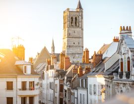 Lais Puzzle - Blick von oben auf die alten Gebäude und den Kirchturm in Orleans bei Sonnenuntergang in Zentralfrankreich - 40, 100, 200, 500, 1.000 & 2.000 Teile