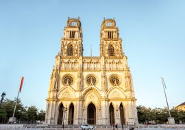 Lais Puzzle - Blick auf die Kathedrale Saint Croix in Orleans während des Sonnenuntergangs in Mittelfrankreich - 1.000 Teile