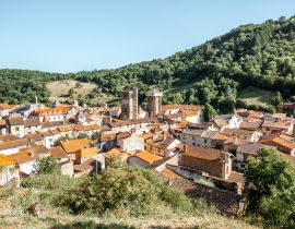 Lais Puzzle - Blick auf das Dorf Blesle bei Sonnenuntergang in der Region Auvergne, Frankreich - 40, 100, 200, 500, 1.000 & 2.000 Teile