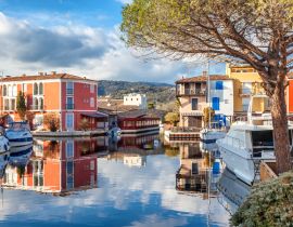 Lais Puzzle - Bunte Stadt am Wasser, Hafen von Grimaud, Côte d'Azur, Frankreich, Provence, Häuser und Boote. Schöne Stadtlandschaft - 40, 100, 200, 500, 1.000 & 2.000 Teile
