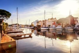 Lais Puzzle - Bunte Stadt auf dem Wasser, Hafen von Grimaud, Côte d'Azur - 2.000 Teile