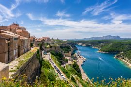 Lais Puzzle - Landschaft auf der Insel Korsika, schöner Blick auf die Stadt Calvi mit dem Schloss auf dem Hügel im Sommer, Frankreich - 2.000 Teile