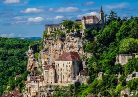 Lais Puzzle - Rocamadour mittelalterliches Heiligtum Stadtbild mit blauem Himmel und einige Wolken, Lot, Frankreich - 1.000 Teile