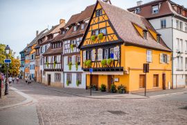 Lais Puzzle - Blick auf die Altstadt mit schönen Fachwerkhäusern in Colmar, berühmte französische Stadt im Elsass - 2.000 Teile