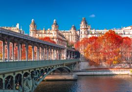 Lais Puzzle - Paris, Panorama im Herbst, die Bir-Hakeim-Brücke und schöne Pariser Gebäude, Blick auf die Seine - 1.000 Teile