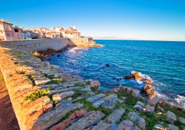 Lais Puzzle - Blick auf die historische Altstadt von Antibes, Strandpromenade und Wahrzeichen - 1.000 Teile