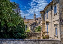 Lais Puzzle - Alte mittelalterliche Steingebäude in der Stadt Uzes im Departement Gard in Frankreich - 1.000 Teile