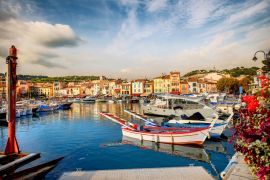 Lais Puzzle - Stadtbild mit Jachthafen in der Bucht des Ferienorts Cassis. Frankreich, Provence - 2.000 Teile