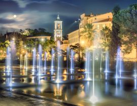 Lais Puzzle - Schöner Springbrunnen auf dem Place Massena in Nizza bei Nacht. Frankreich - 40, 100, 200, 500, 1.000 & 2.000 Teile